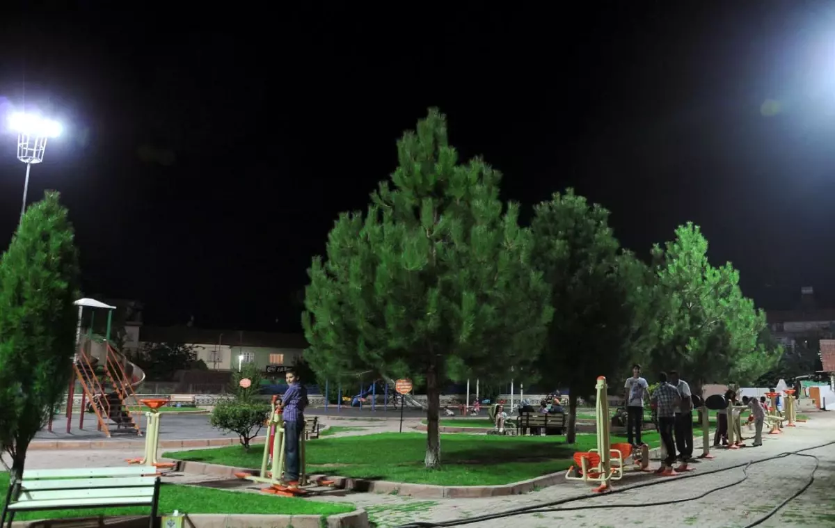 Çocuk ve Dinlenme Parklarına Spor Aletleri Kuruluyor