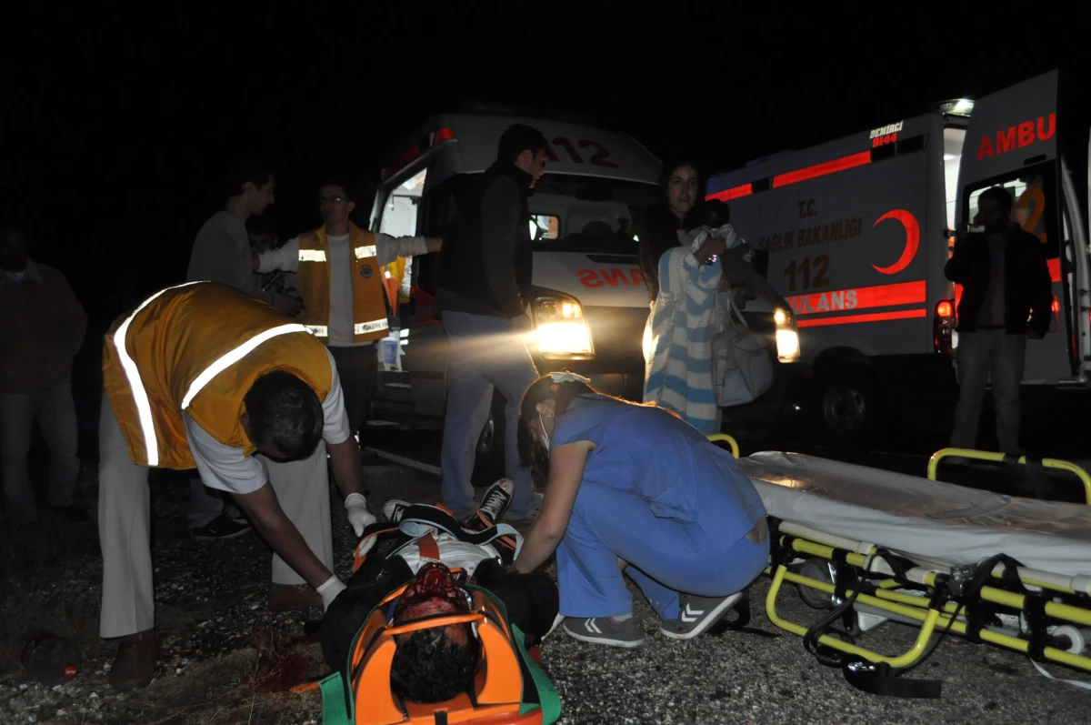 (Düzeltme) Demirci\'de Trafik Kazası: 4 Yaralı