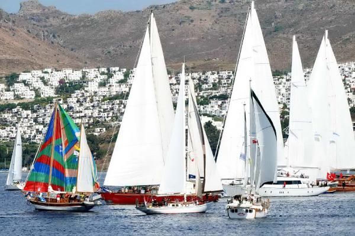 Ege\'de Yatlar Dostluğa Yelken Açtı