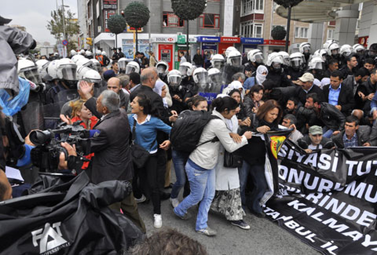 Esenyurt\'ta Yürüyüş Gerginliği