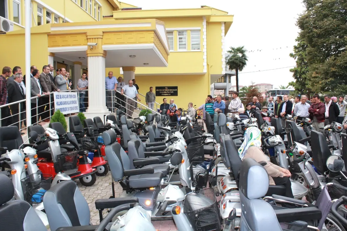 Gurbetçilerden 46 Engelliye Akülü Araç