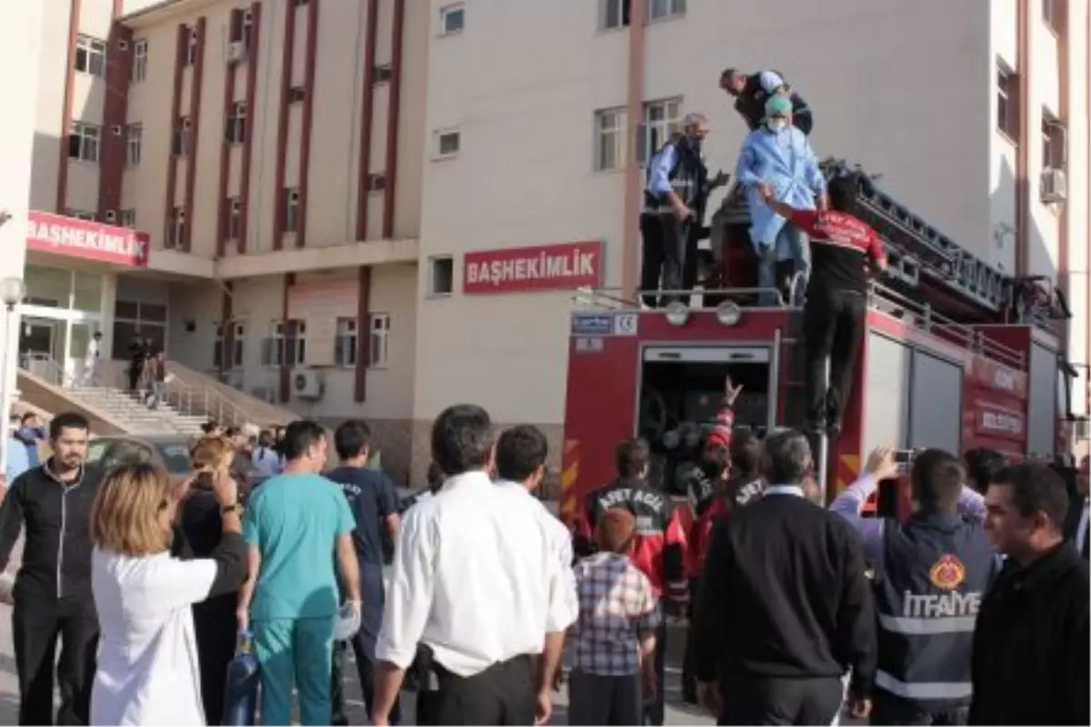 Iğdır Devlet Hastanesinde Yangın Tatbikatı Yapıldı