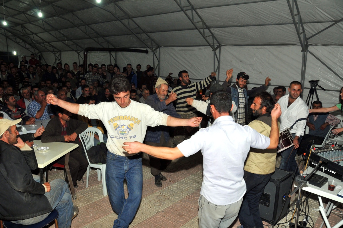 Keçiören\'de Kurban Satıcıları İçin Türkü Gecesi Düzenlendi