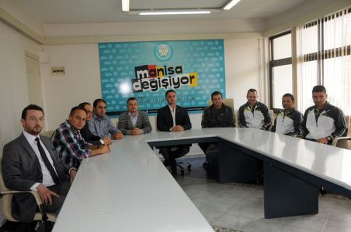 Manisa Belediyespor Şapçı ile El Sıkıştı