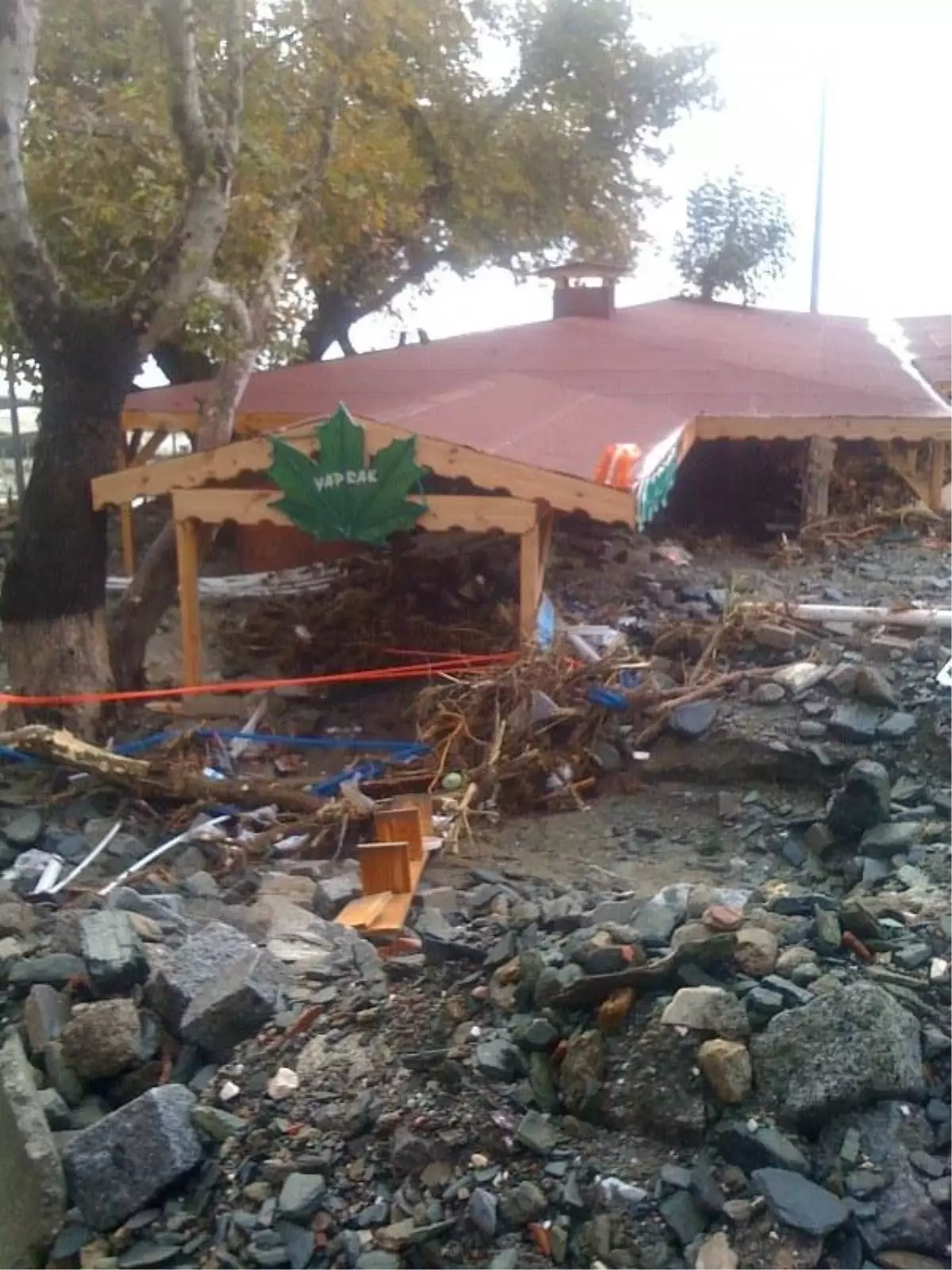 Marmara İlçesi\'ni Sel Felç Etti