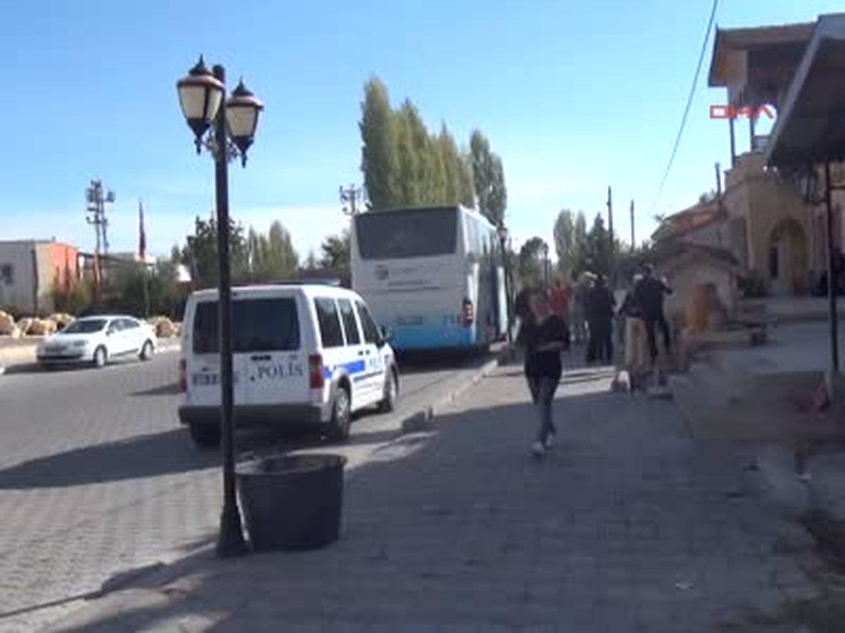 Avanos\'ta Çinli Turist Taş Tablanın Altında Kaldı