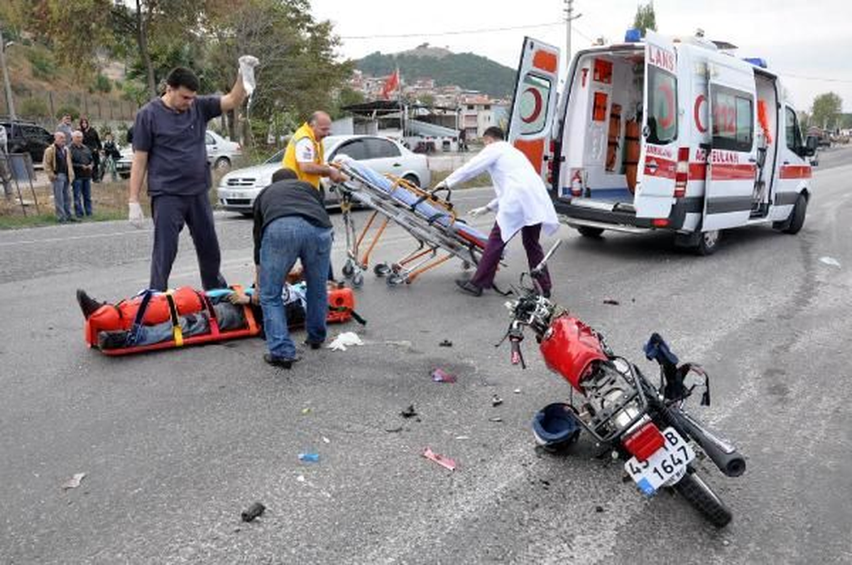 Otomobille Motosiklet Çarpıştı: 1 Yaralı