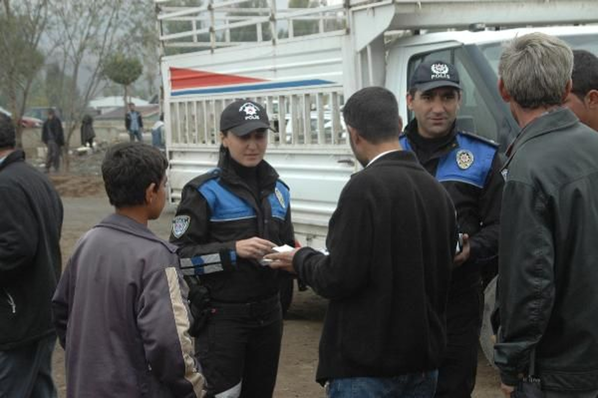 Polislerden \'Kürtçe\' Uyarı