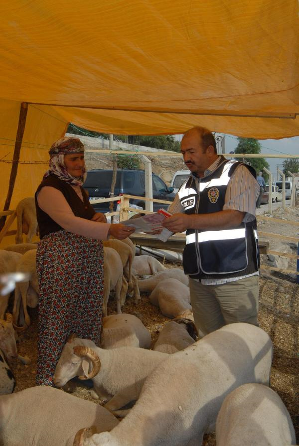 Polisten Kurban Alışverişinde Sahte Para Uyarısı