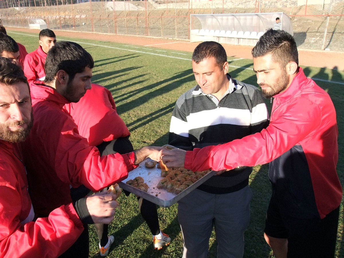 Sarıkamış Esnafspor\'a Baklavalı Destek