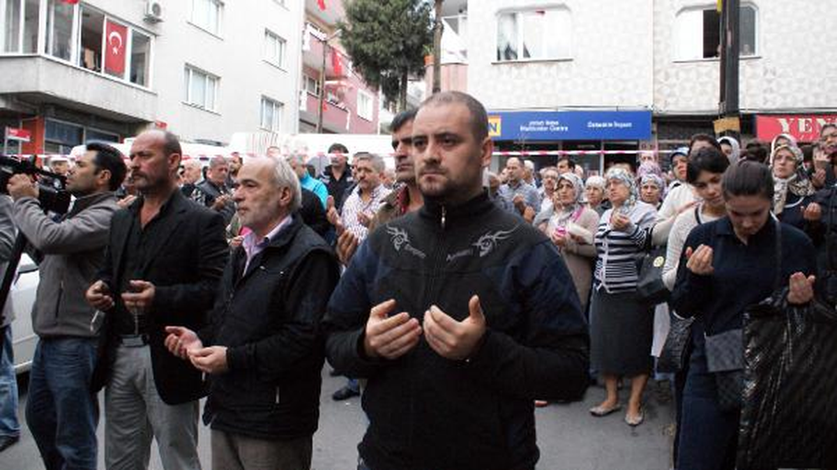 Şehit Onbaşı Toprağa Veriliyor