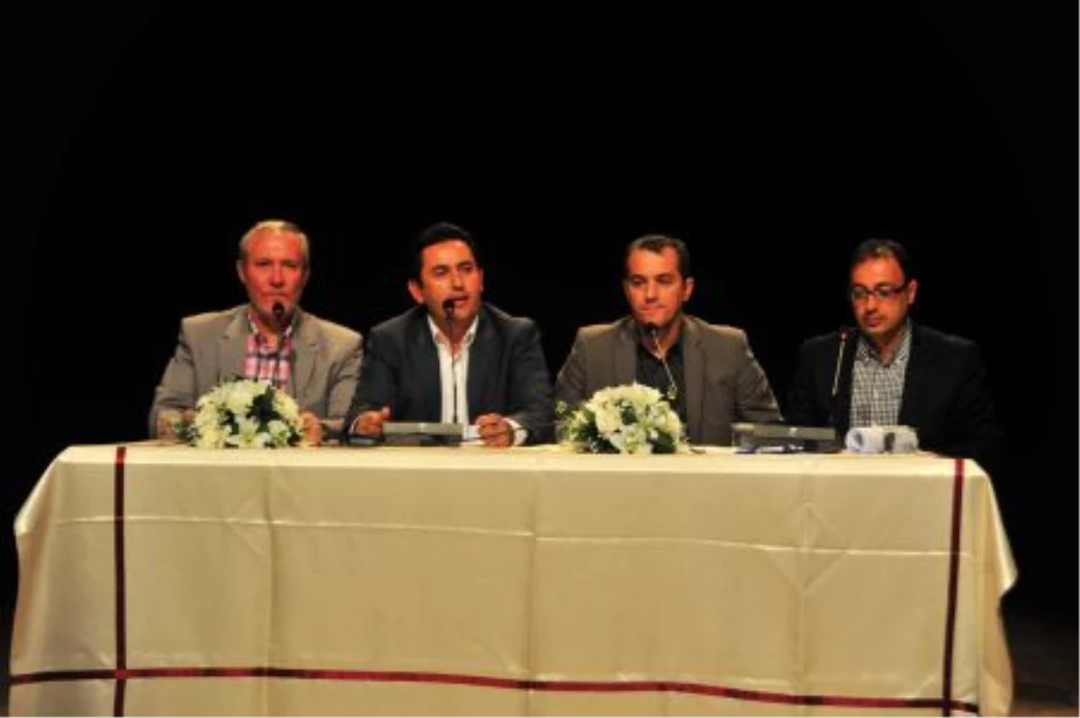 Spor Yazarları Türk Futbolu Beylikdüzü\'nde Tartıştı