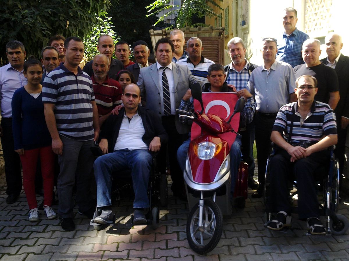 Aldırmaz\'dan Gazilere Akülü Araç
