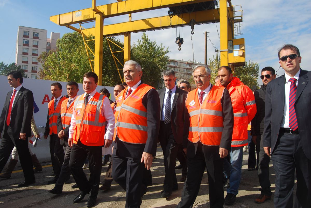 Bakan Yıldırım, İnönü Bulvarı\'nda İncelemelerde Bulundu