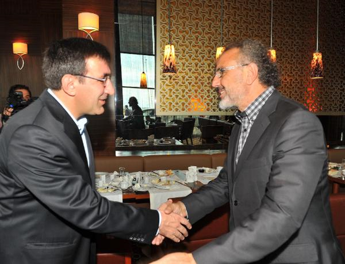 Bakan Yılmaz Edremit\'te Afet Konutlarında İncelemede Bulundu