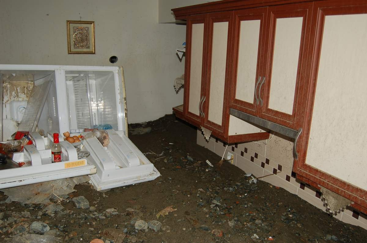 Bayram Öncesi Selin Vurduğu Marmara Adası\'nda Vatandaşların \'Afet Bölgesi\' İsyanı