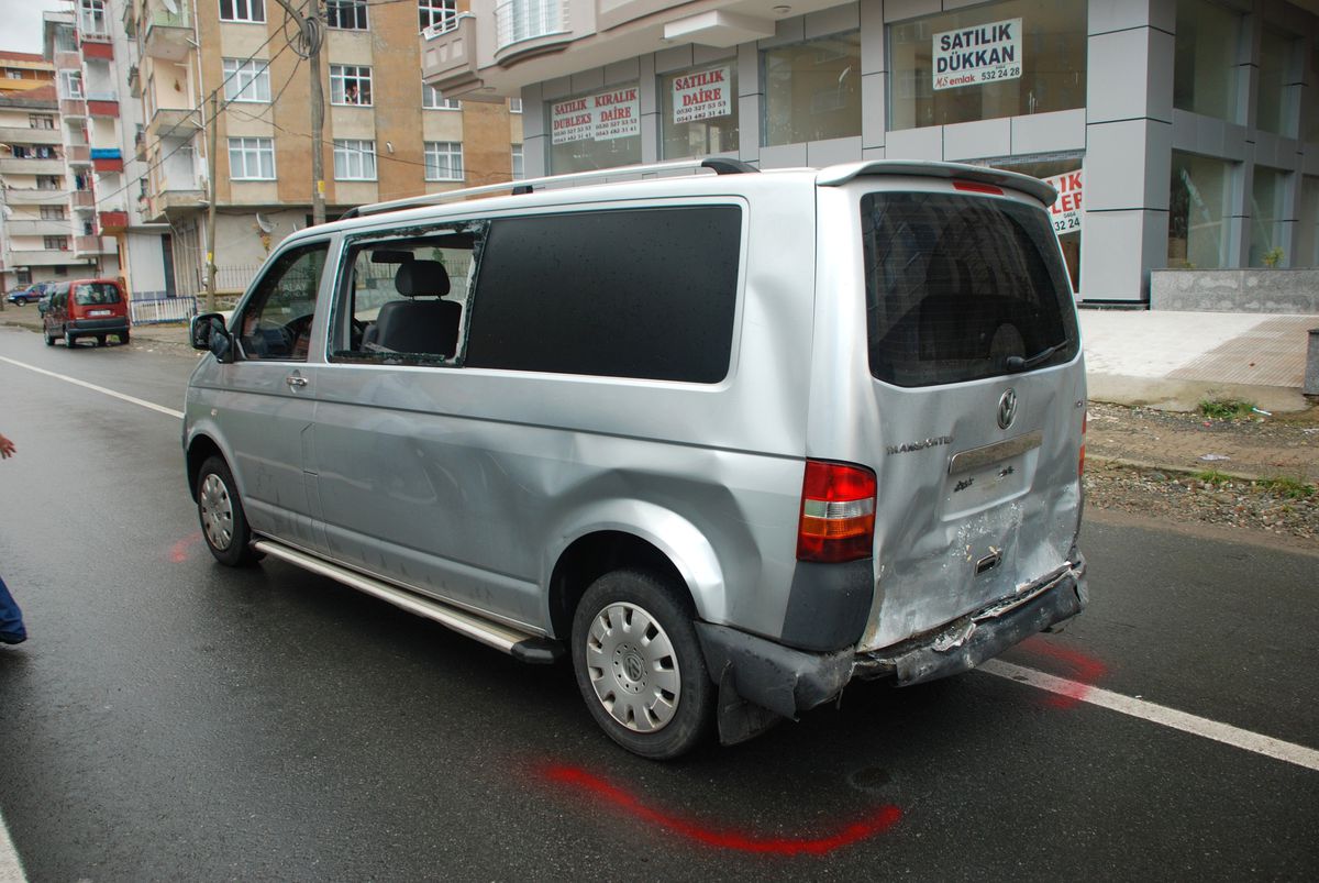 Çayeli\'nde Trafik Kazası: 3 Yaralı