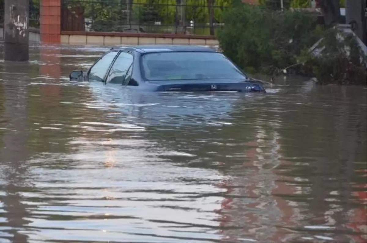 Çerkezköy'de Yağışın Ardından Dereler Taştı... Bir Çok Kamu Kurumu Sular Altında Kaldı