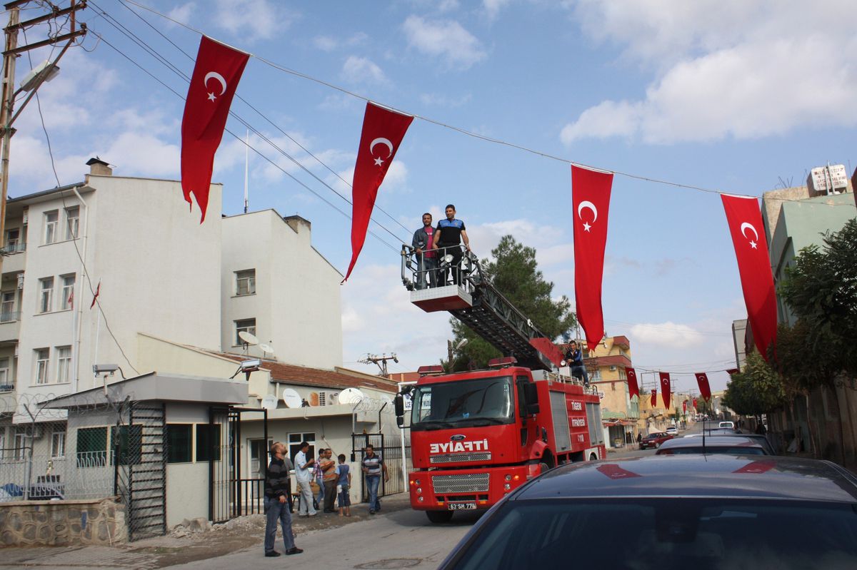 Ceylanpınar Bayraklarla Donatıldı