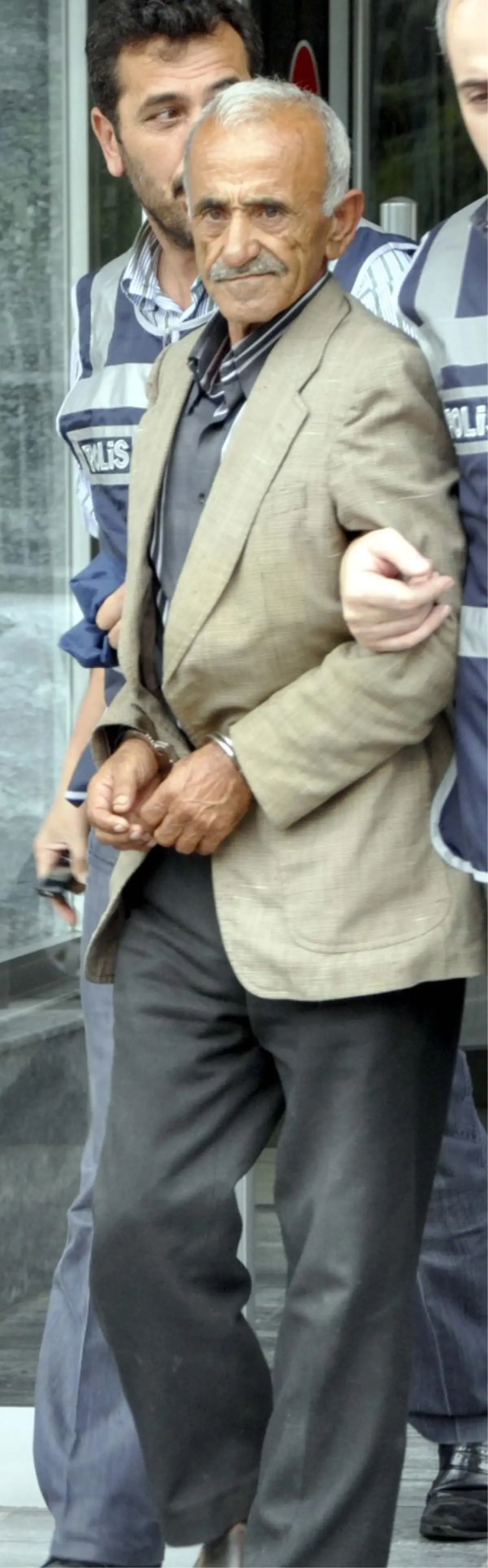 Cinayet Şüphelisini Olay Yerine Attığı Sigara Paketi Ele Verdi