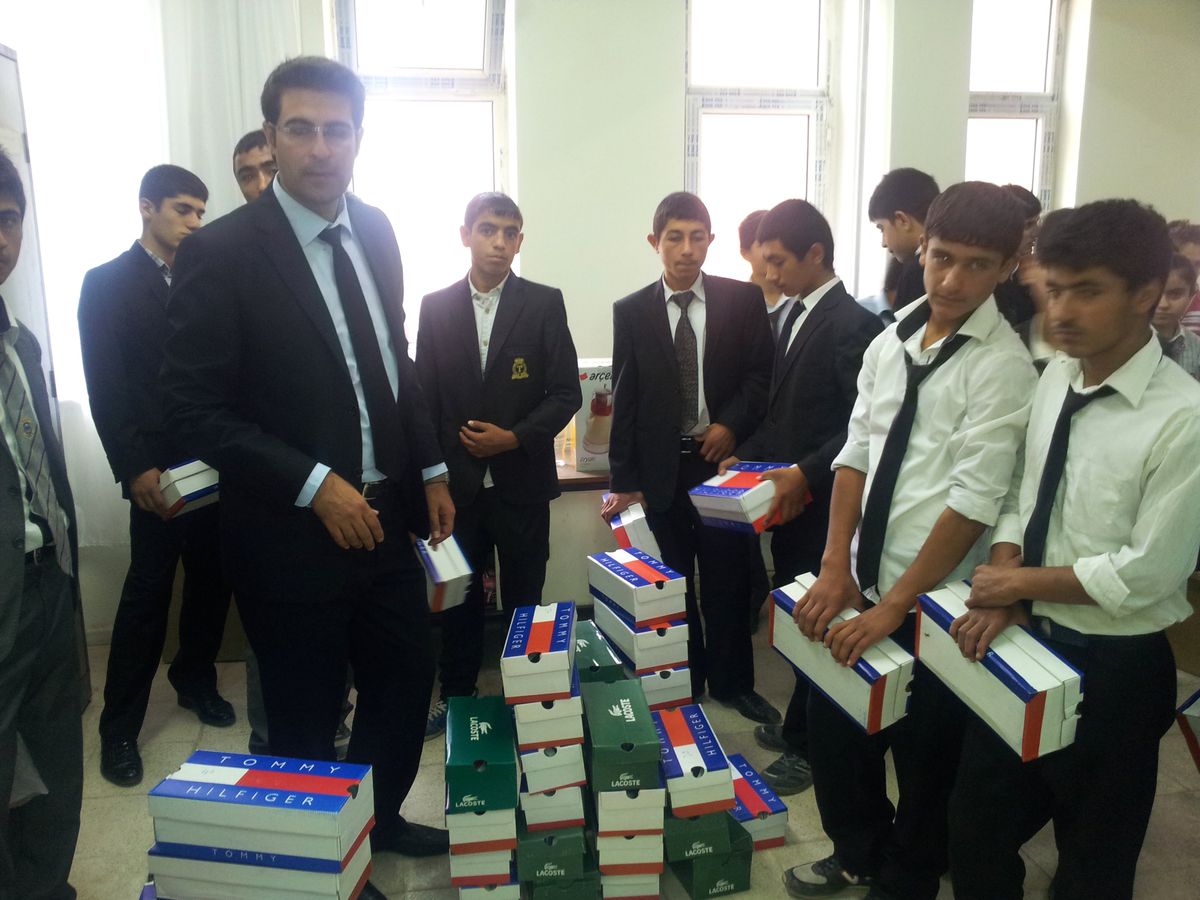 Derik Lisesi\'nde Başarılı 80 Öğrenciye Ayakkabı Hediye Edildi