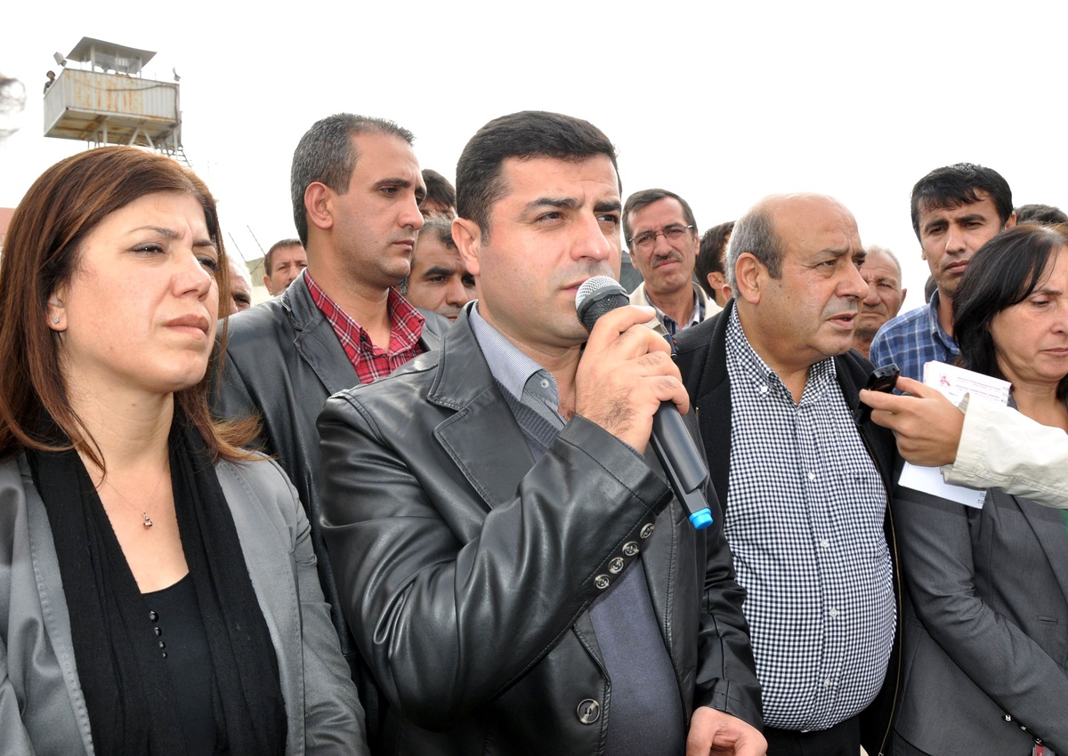Diyarbakır Demirtaş Başbakanın Kafası mı Karışık Demirtaş: Başbakanın Kafası mı Karışık?