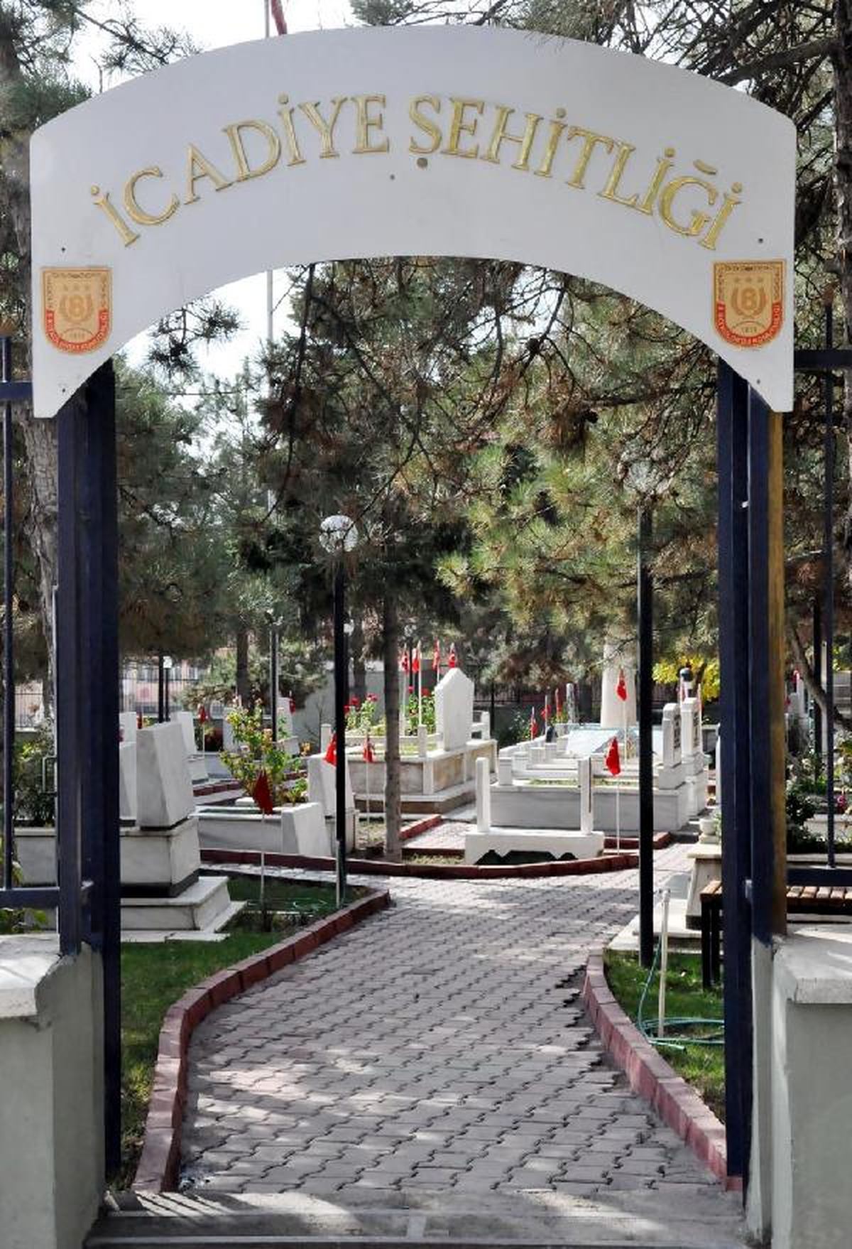Elazığ\'da Yakınlar Şehitleri Unutmadı