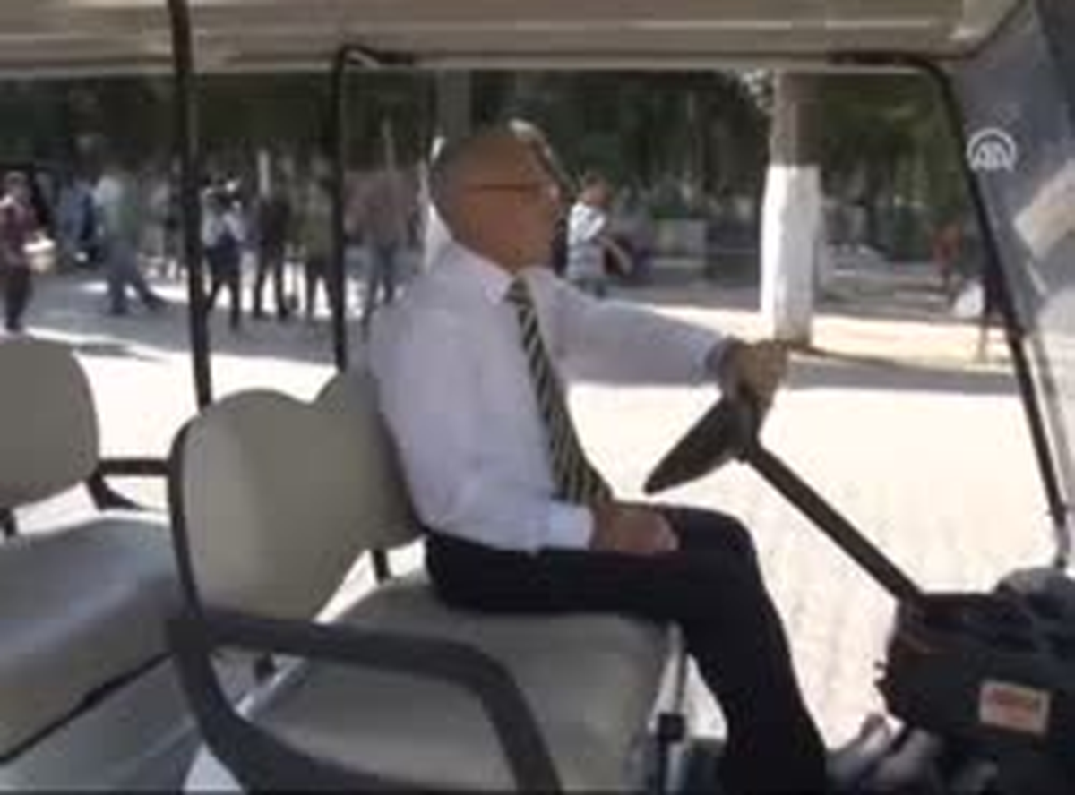 Golf Arabasıyla...