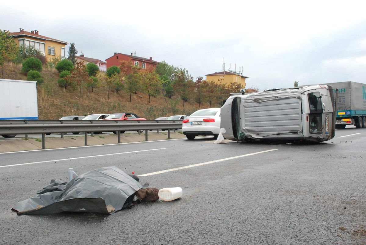 Kocaeli\'de Trafik Kazası: 1 Ölü, 1 Yaralı