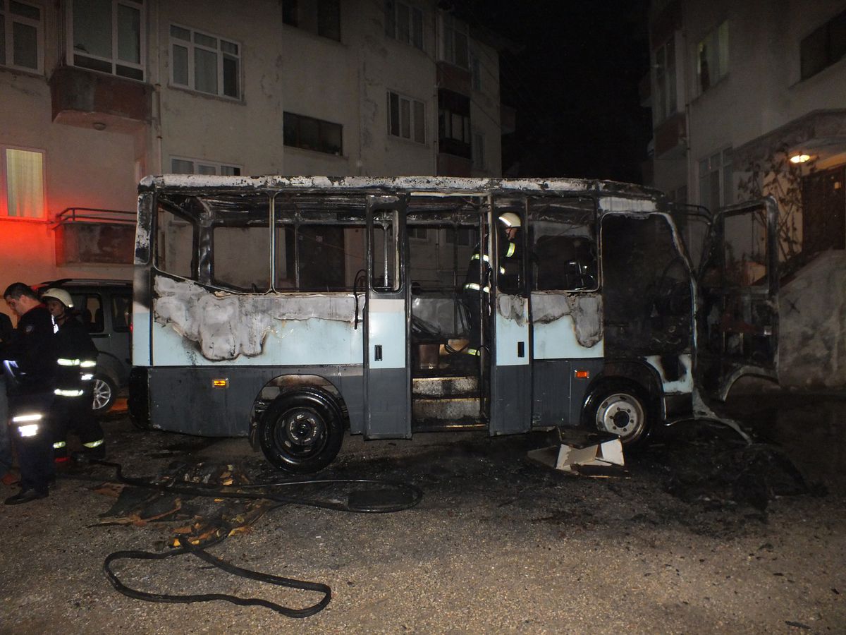 Minibüs Alev Alev Yandı