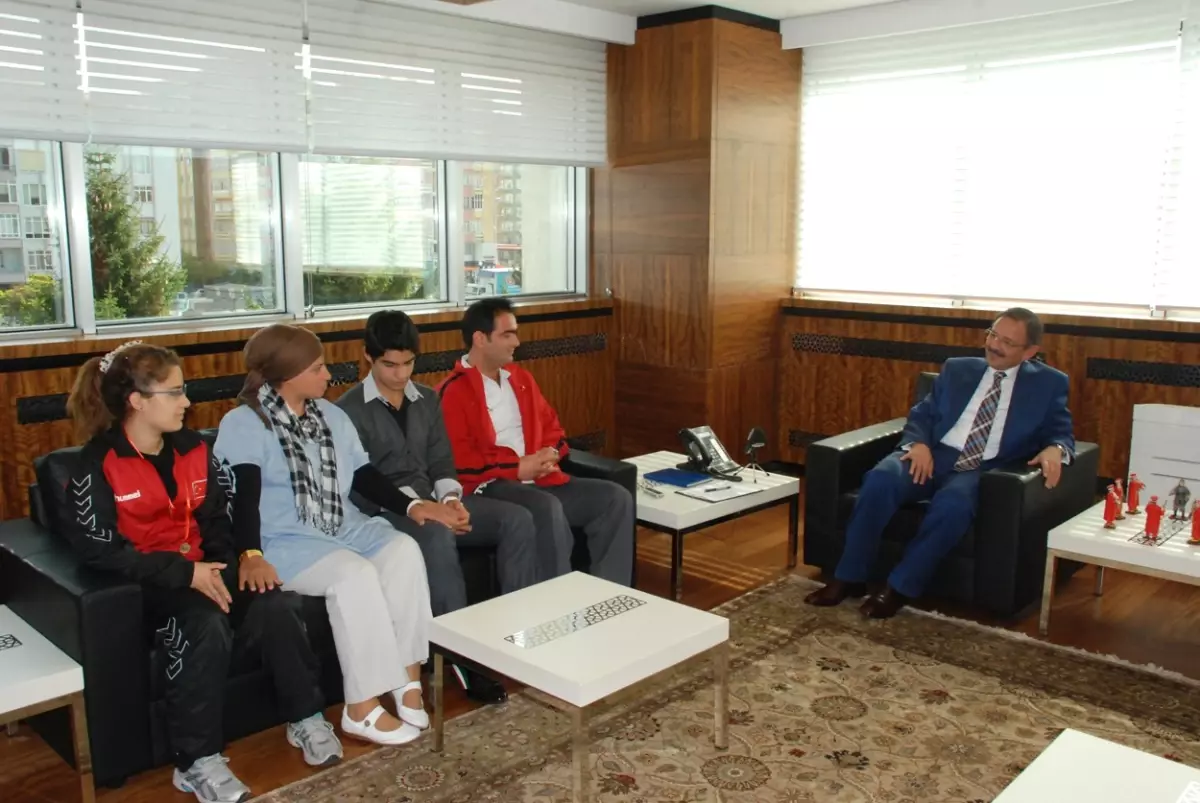 Özhaseki\'den Şampiyonlara Altın