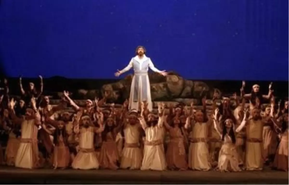 Özsoy Operası, Prömiyerle Sahnelendi