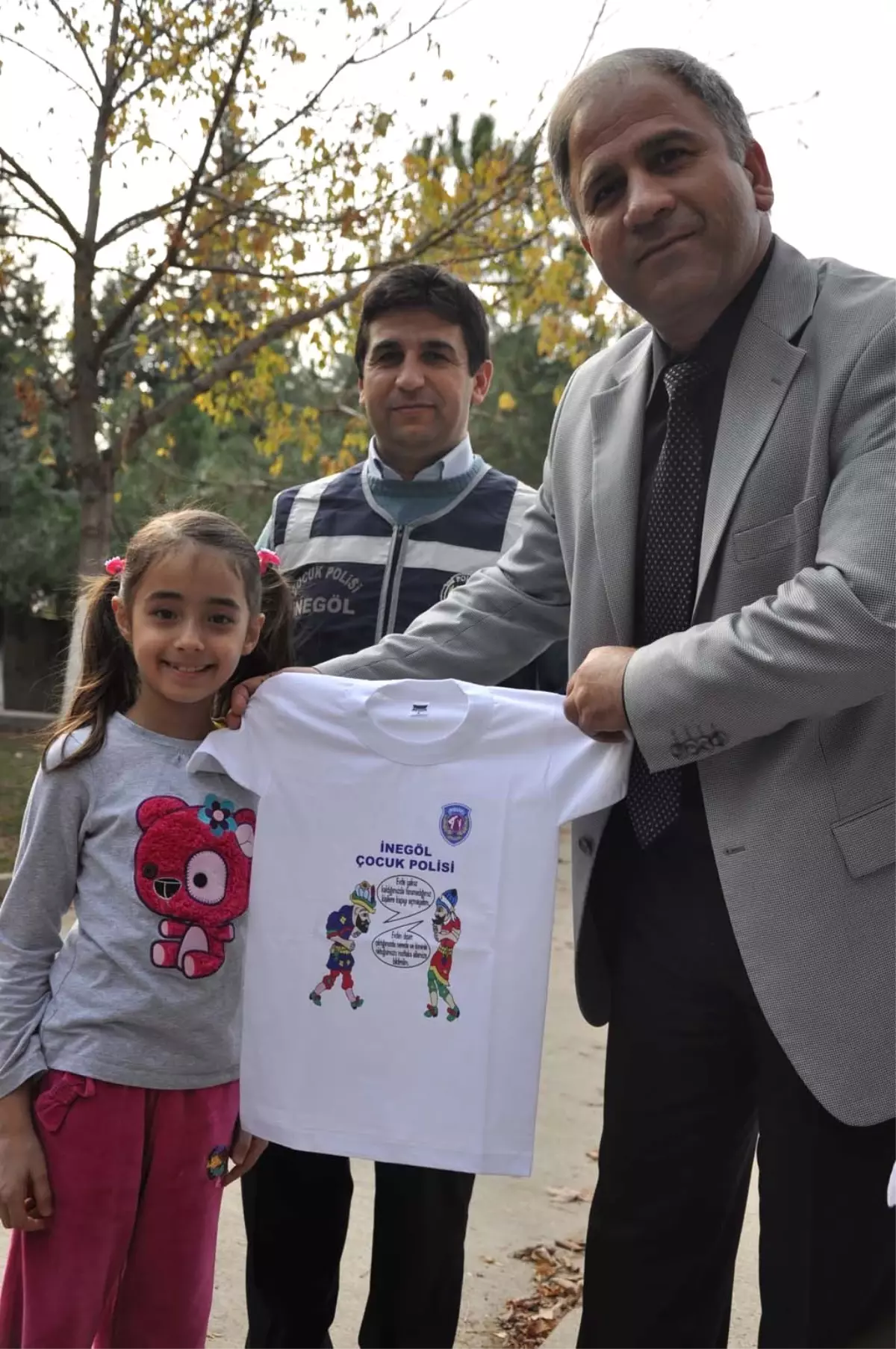 Polislerden Çocuklara Ders Veren Tişört