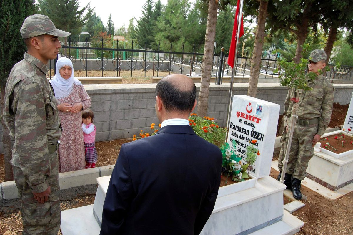 Protokolden Şehitliğe Bayram Ziyareti