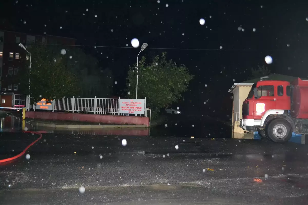 Sağanak Yağış Çerkezköy\'de Hayatı Felç Etti