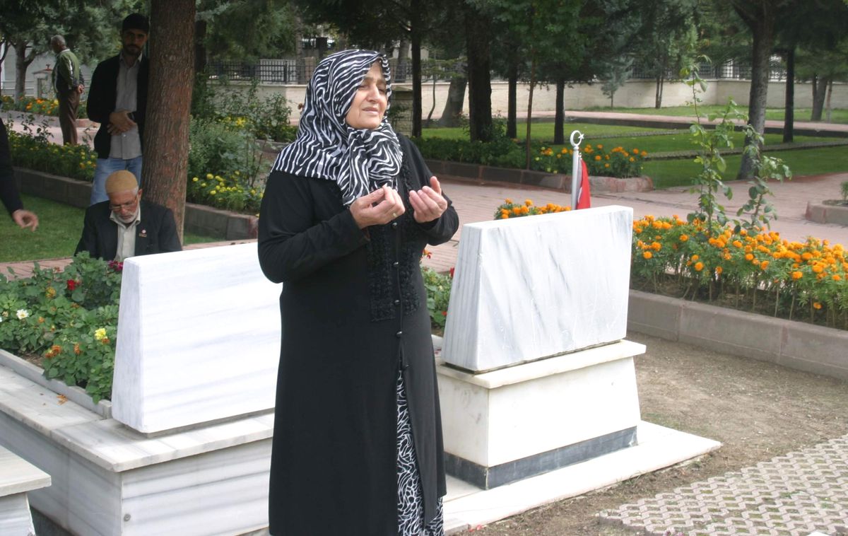 Şehitliğe Ziyaretçi Akını