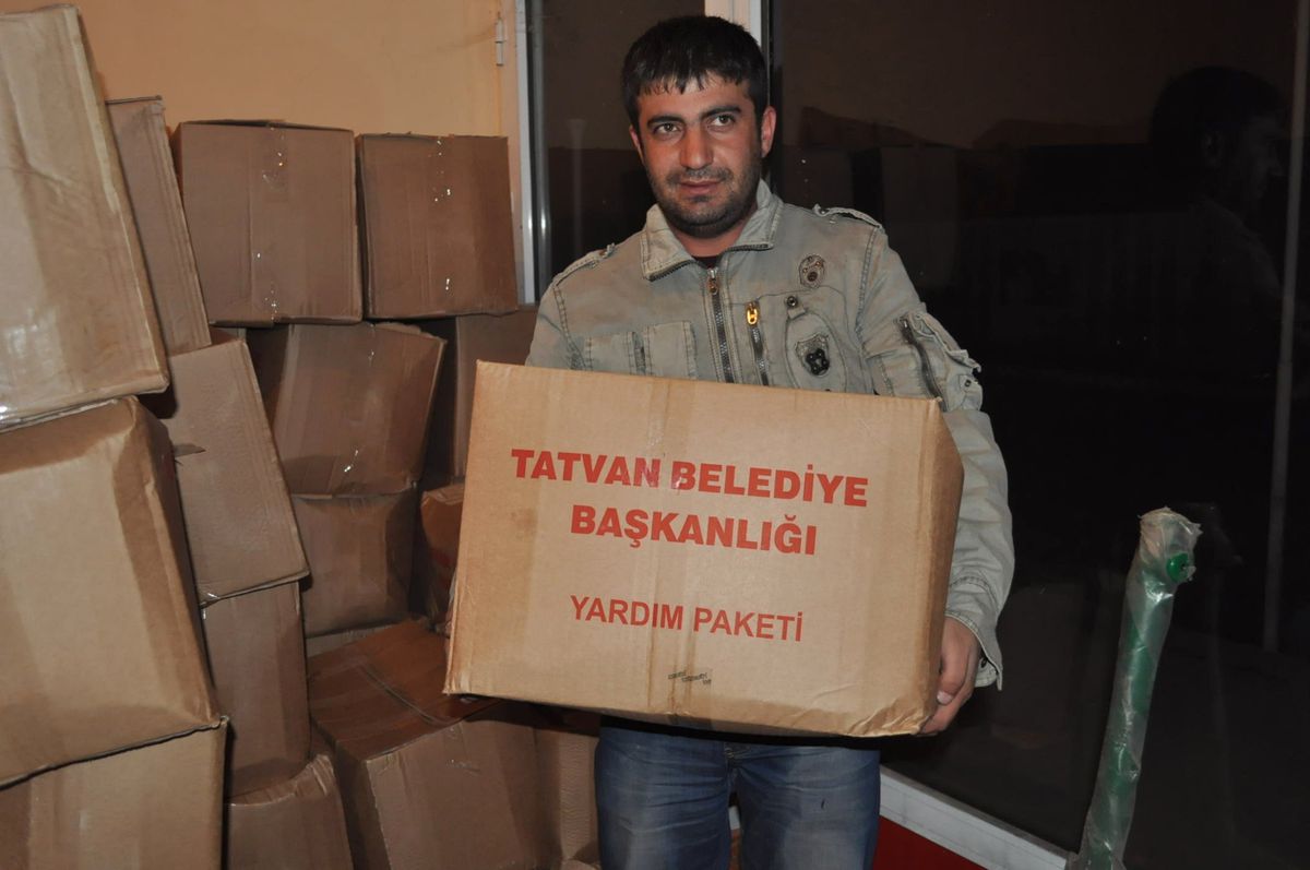 Tatvan\'da Yoksul Ailelere Gıda Yardımı