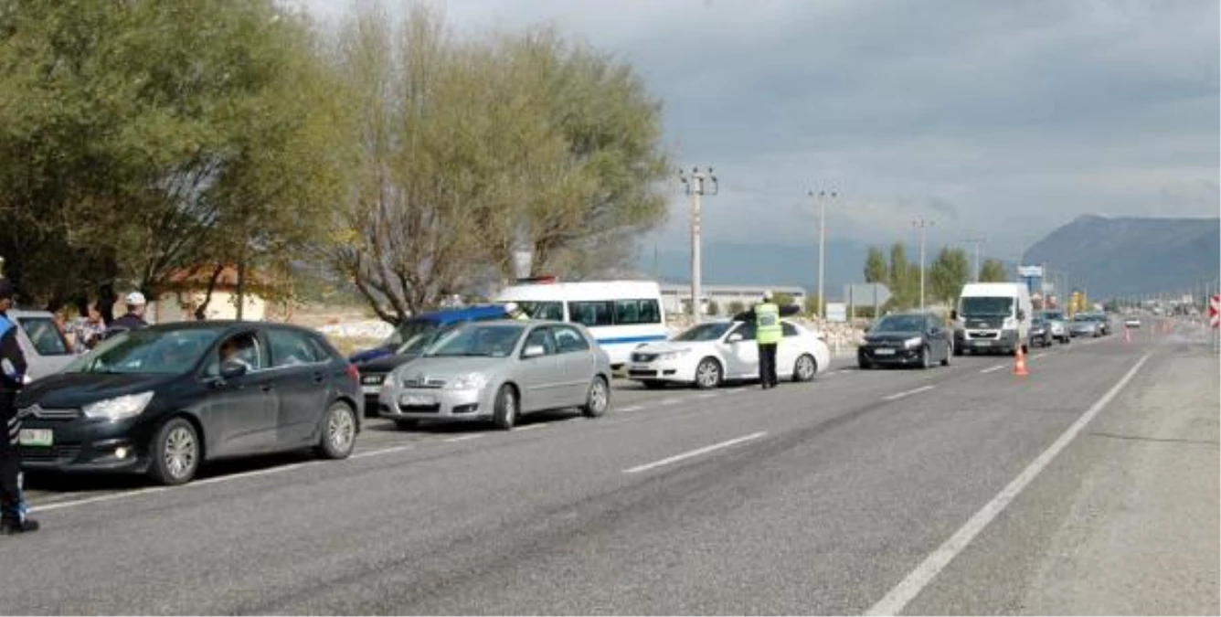 Trafik Polisinden Sürücülere Ceza Yerine Salep İkramı