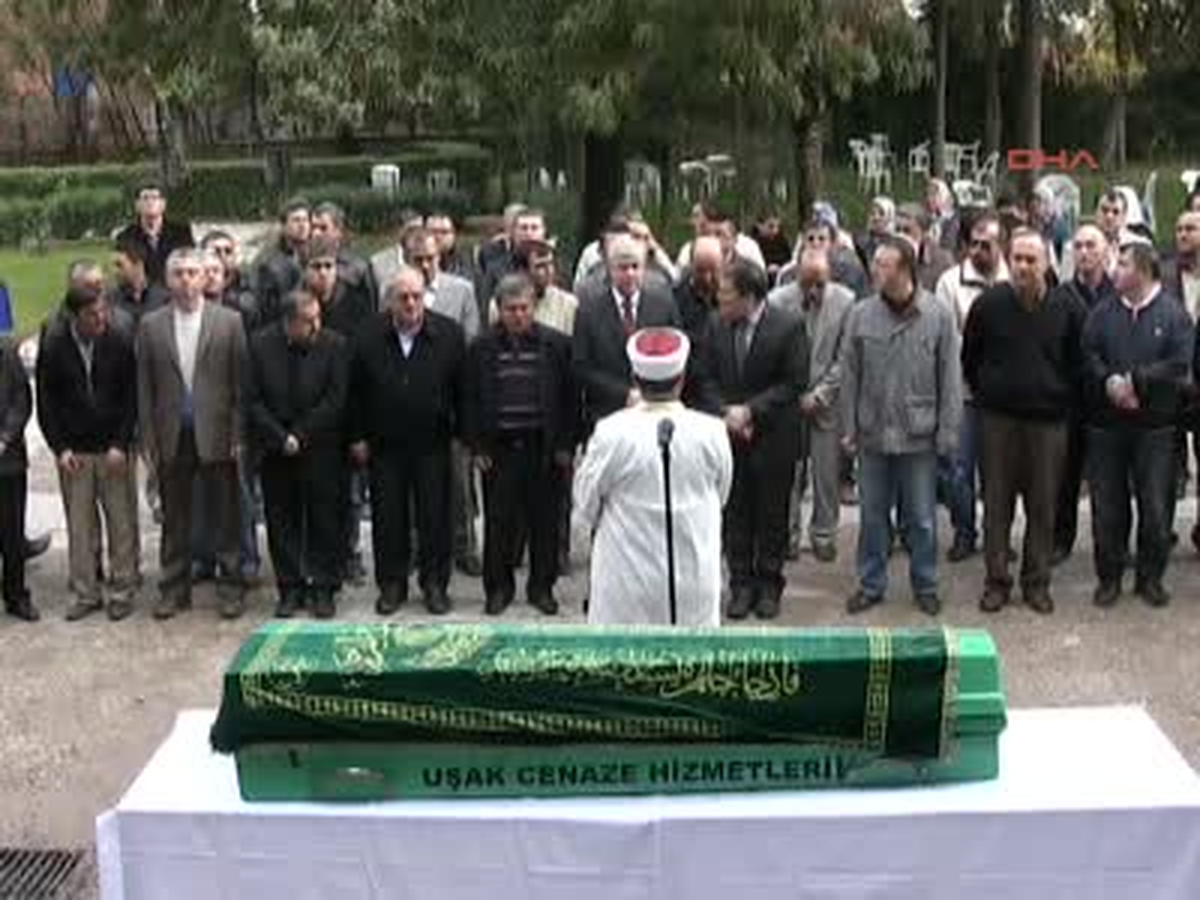 Uşak Kazada Ölen Öğretim Görevlisine Tören Kazada Ölen Öğretim Görevlisine Tören Görüntülü Haber