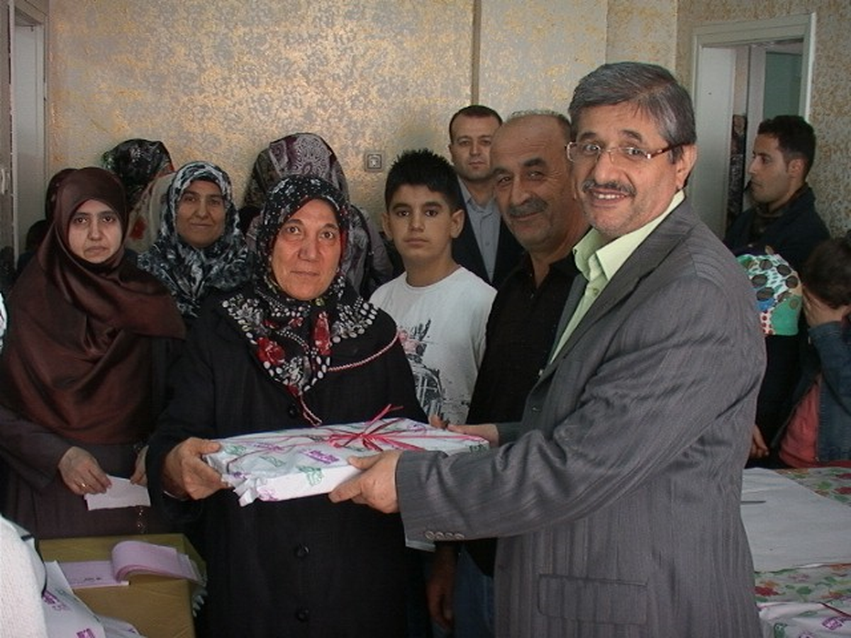 "Yetimler Kervanı"Ndan Yoksul Ailelere Bayram Tatlısı Hediyesi