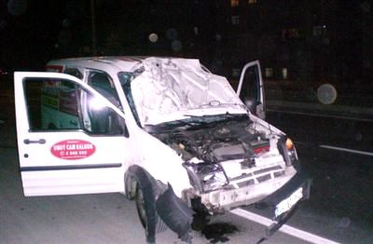 Yolun Karşısına Geçmek İsterken Eşinin Gözü Önünde Can Verdi