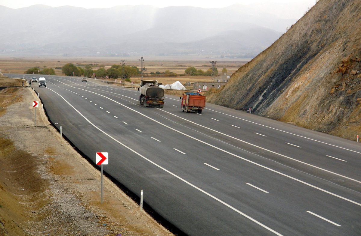 Yüksekova\'da Duble Yol Çalışmaları