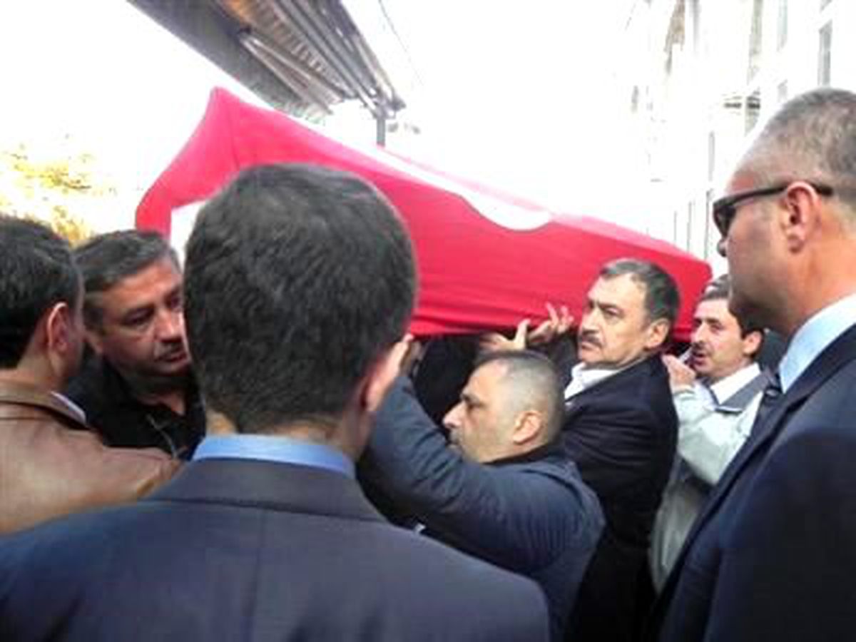 Bakan İntihar Eden Askerin Cenazesinde
