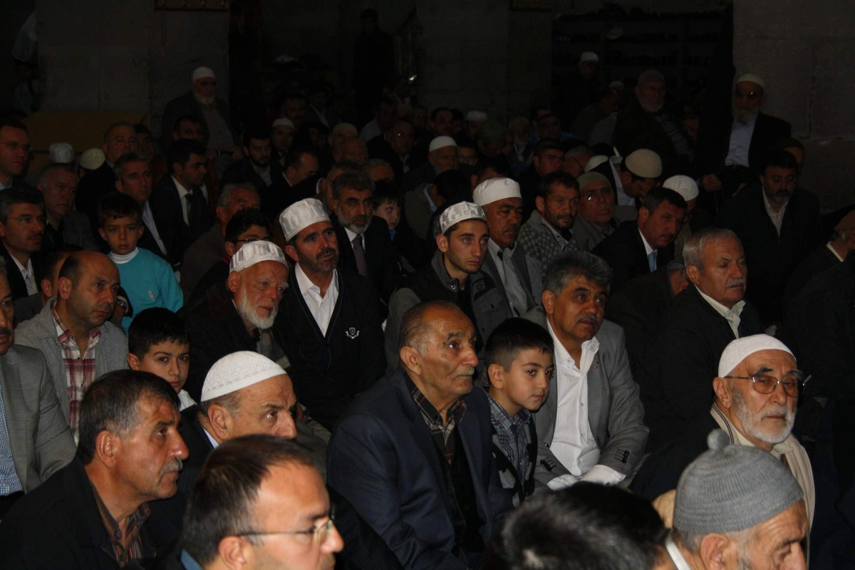 Bakan Yıldız Bayram Namazını Hunat\'ta Kıldı