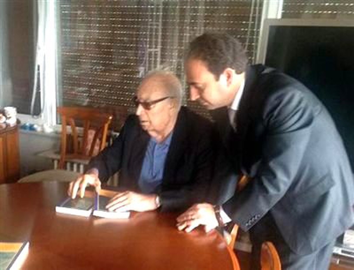 Baydemir, Açlık Grevlerinin Çözümü İçin Yaşar Kemal\'den Destek İstedi