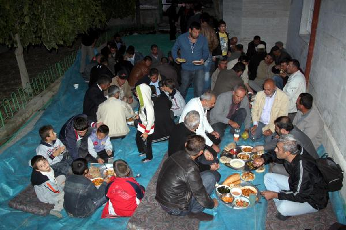 Bayramda Asırlık Geleneğini Yaşatıyorlar