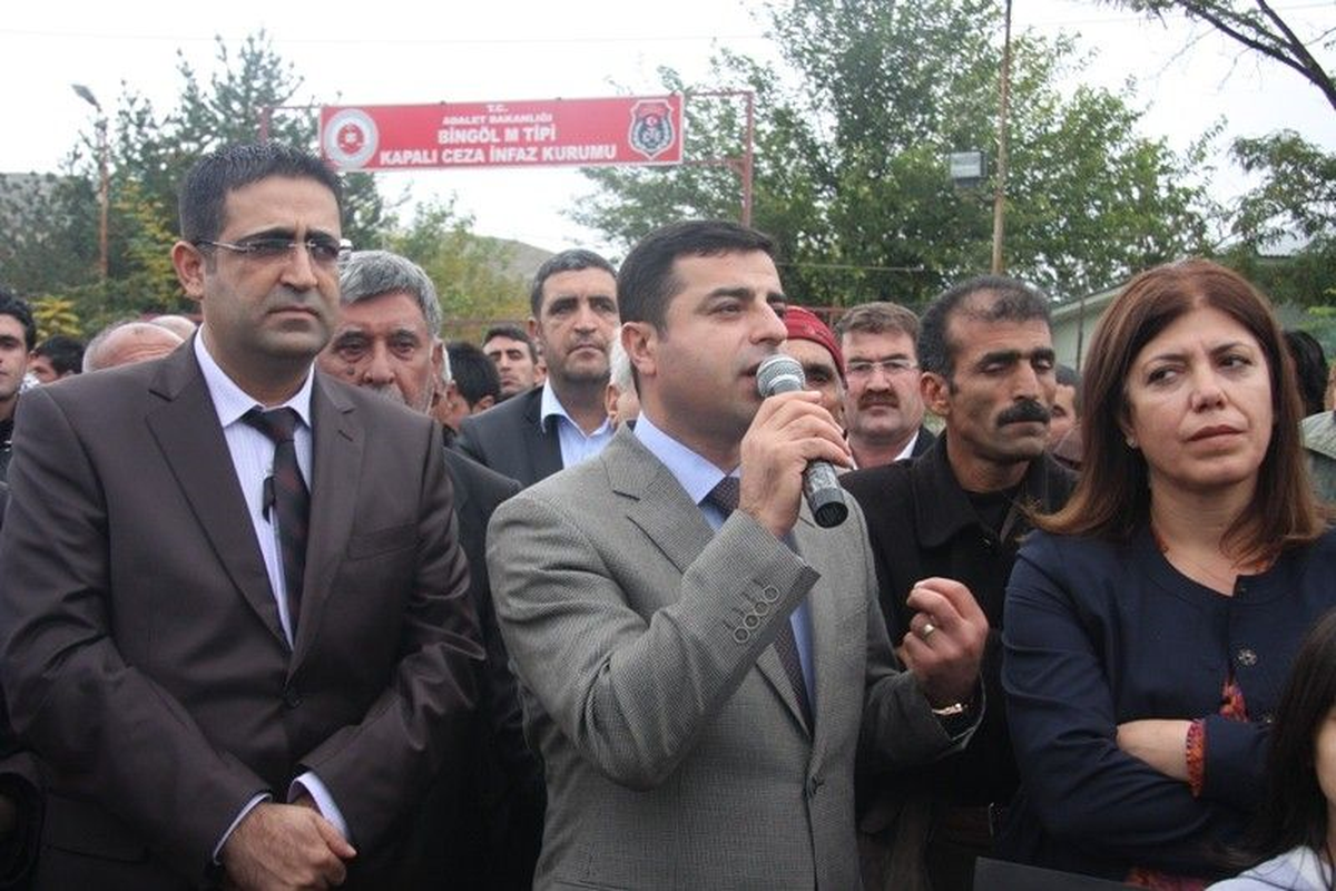 Bingöl Demirtaş İmralı\'ya Bizi Gönderin 3