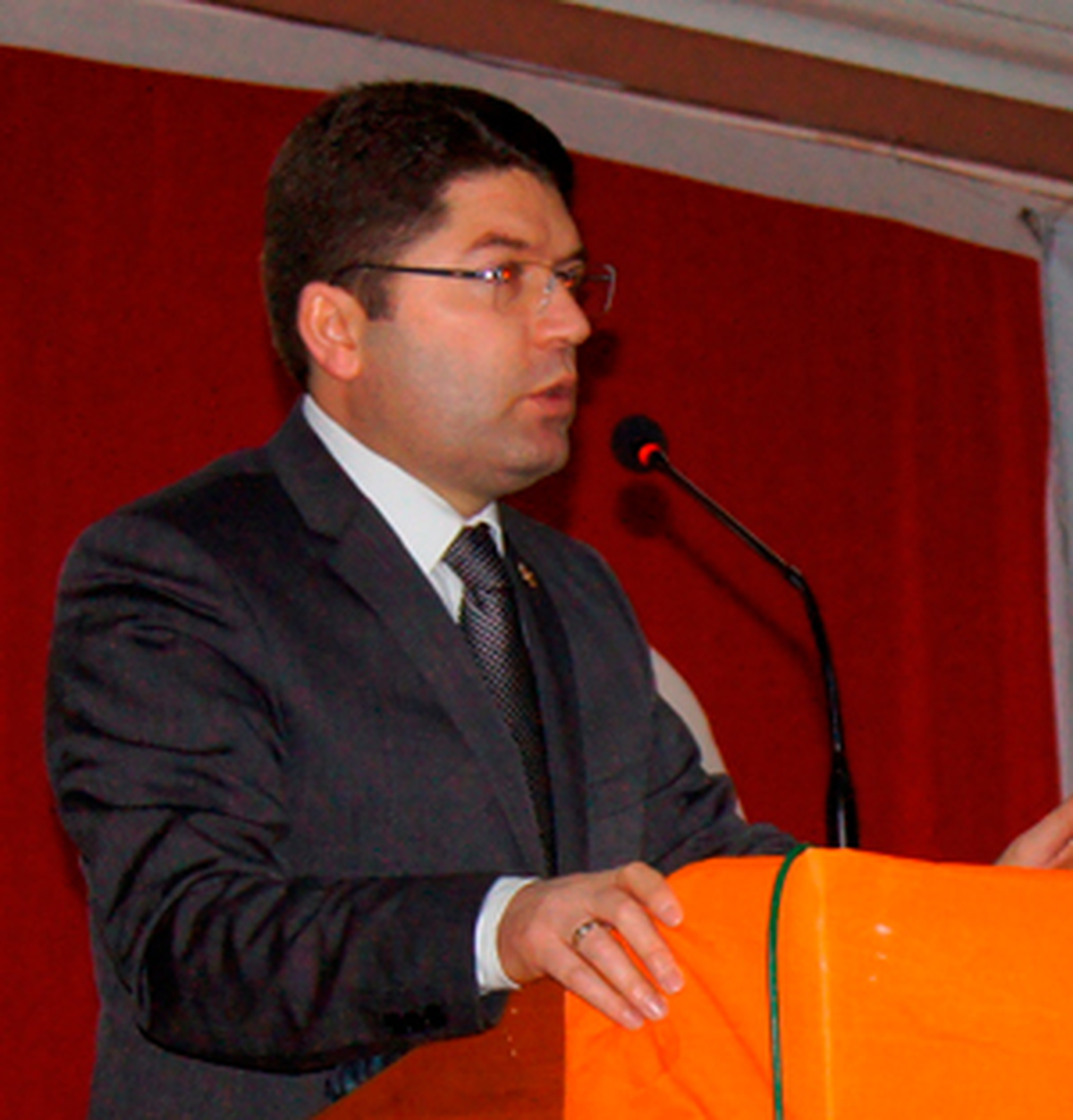 "Bizim İşimiz Hizmettir, Siyasi Çekişme Niyetimiz Yoktur"