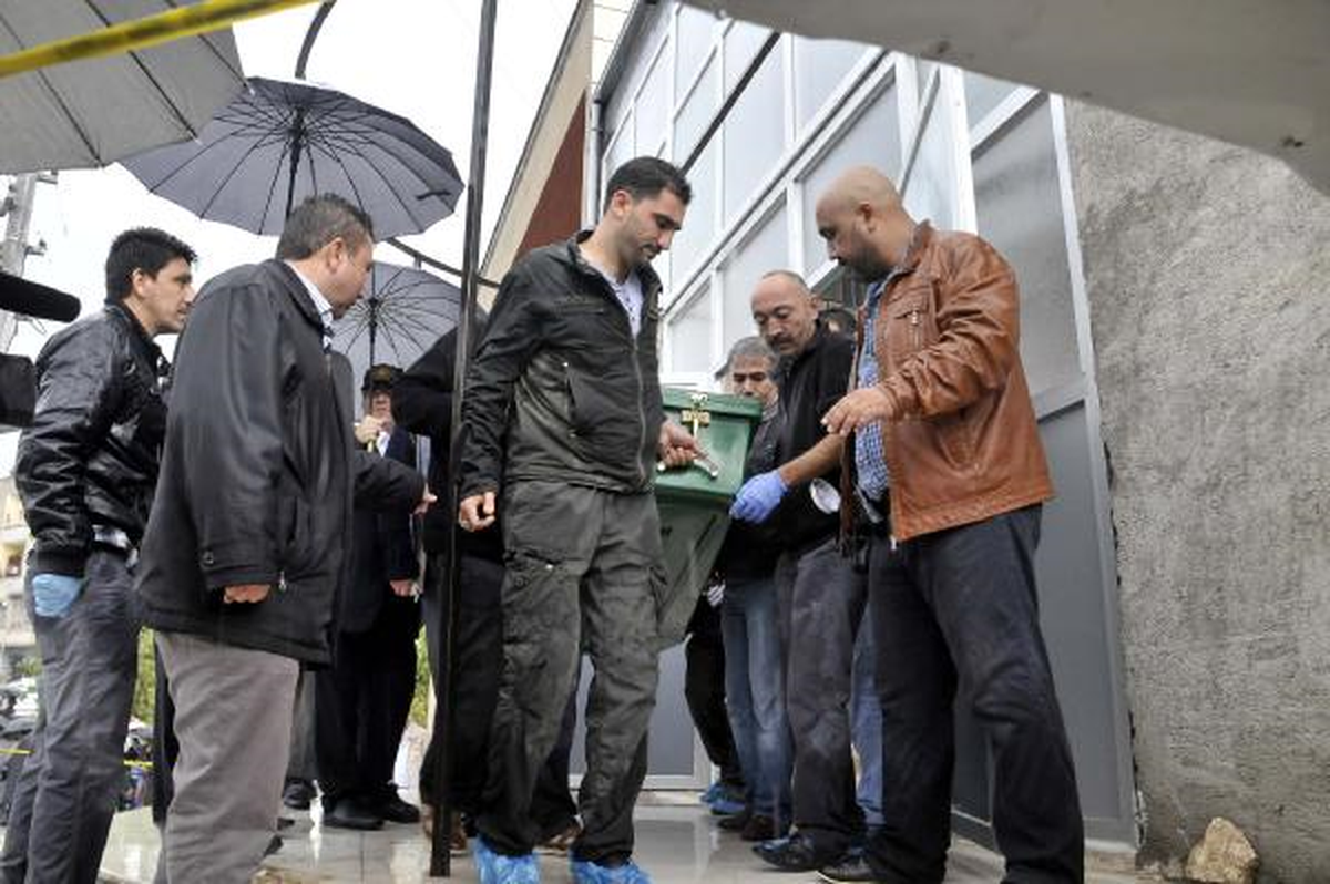 Cami Temizlikçisini, Camide Başını Keserek Öldürdüler