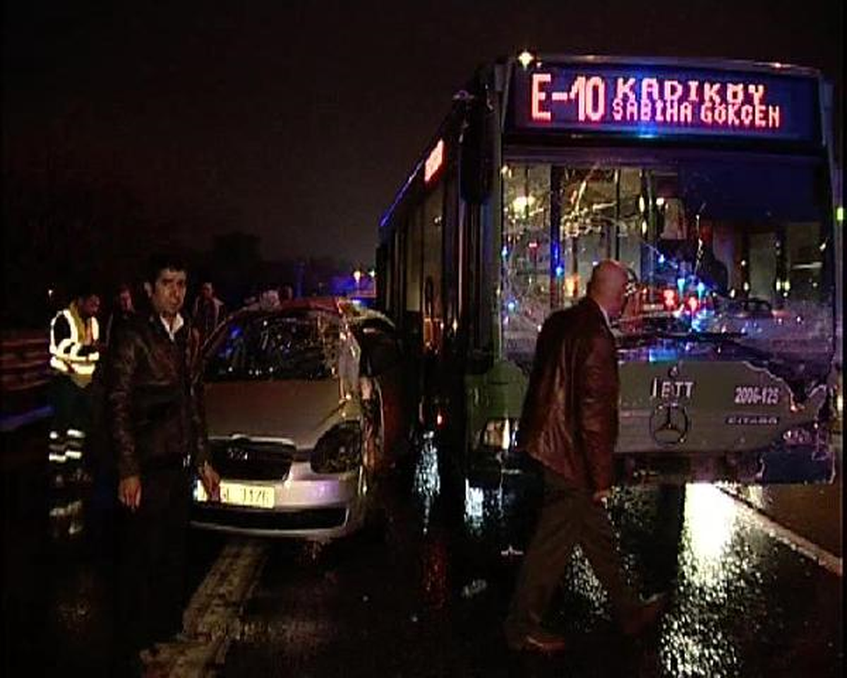 D-100 Karayolu\'nda Trafik Kazası: 1 Ağır, 4 Yaralı